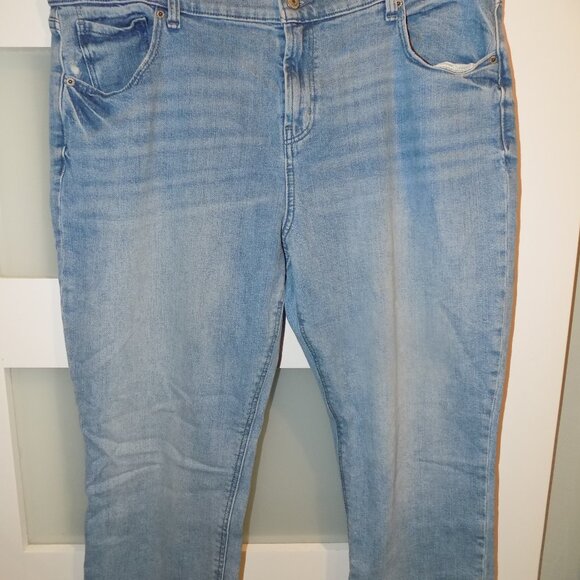 Old Navy Boyfriend Mid-Rise Light Wash Denim Jeans Size 16 Women's - Picture 2 of 3